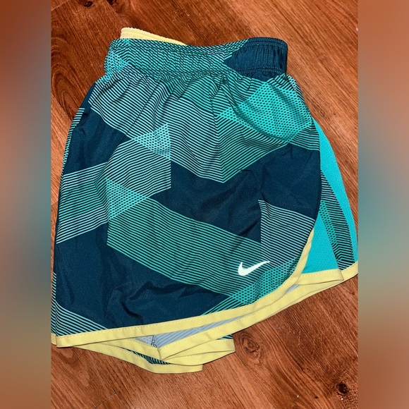 Nike dri-fit womens running shorts - Picture 2 of 3